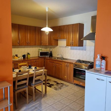 Tudor Apartman Szeged Esterno foto